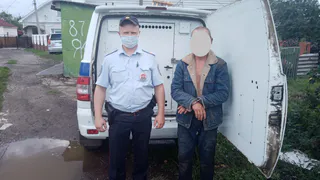 В Рязани скрутили неадекватного мужчину с топором