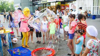 Праздник от «НГ» - детский паровозик и мыльные пузыри
