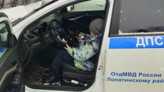Юный житель Лопатинского района примерил на себя роль инспектора ГИБДД