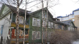 В столице Коми 76-летняя пенсионерка замерзает в доме культурного наследия