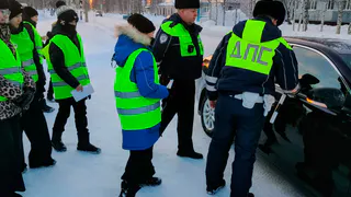 В Усинске школьники и инспекторы напомнили водителям о важности соблюдения ПДД