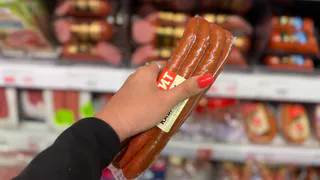 Не берите даже по акциям: Роскачество назвало сосиски, в составе которых сплошной крахмал и бумага
