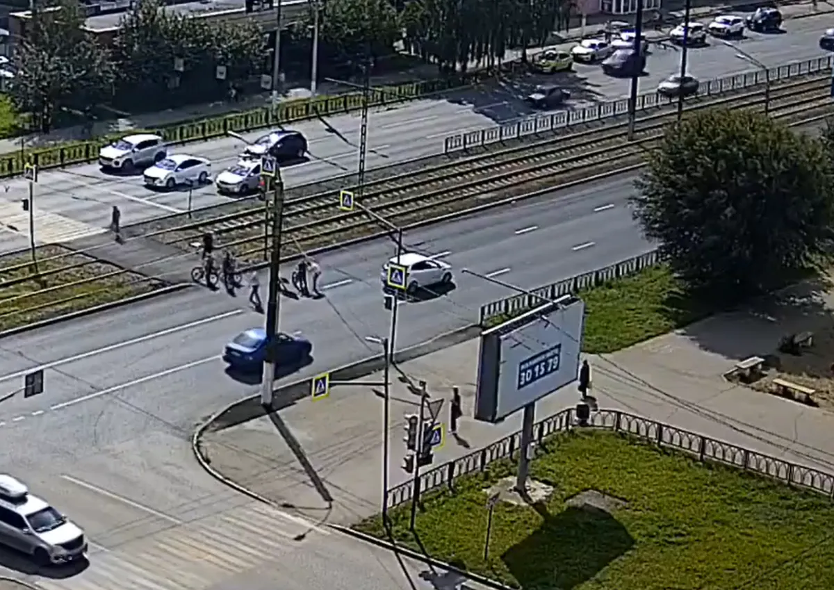 "Погладила пострадавшего и покинула место ДТП": в Магнитогорске автоледи сбила школьника на велосипеде