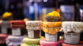 Когда дети просят приготовить чего-то вкусного, беру стакан любого варенья и через 20 минут готов полезный мармелад
