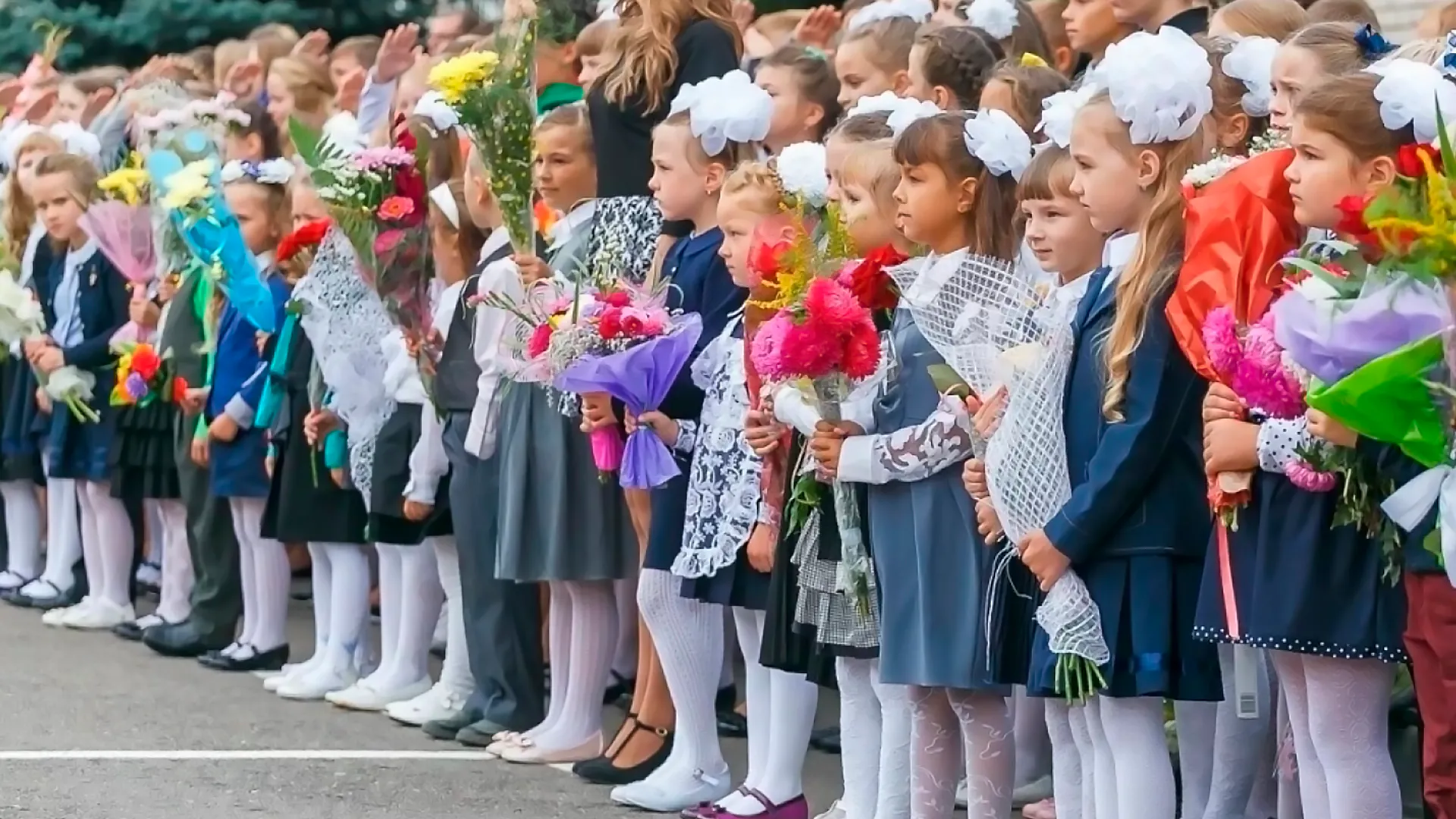 Исследование показало, сколько денег тратят россияне на сборы детей в школу