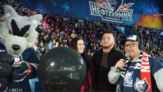 В Нижнекамске хоккейный волк помог паре узнать пол ребенка