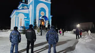 В Челябинской области на рождественские службы пришли 25 тысяч верующих: храмы проверяли кинологи с собаками