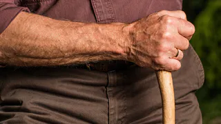 Пенсионер хотел подзаработать на «поддержание штанов», а стал миллионером: Друзья не верили в новый бизнес, а сейчас завидуют