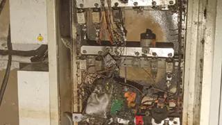 В Струнине пожарные предотвратили возгорание в многоэтажке после короткого замыкания