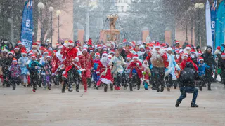 Во Владимире прошел забег Дедов Морозов и Снегурочек