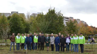 В Комсомольском парке Рязани к 85-летию Рослесозащиты высадили саженцы маньчжурского ореха