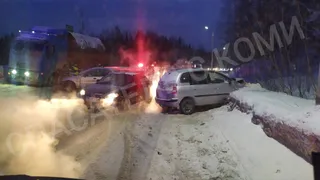 В Коми ошибка новичка привела к ДТП с тремя иномарками