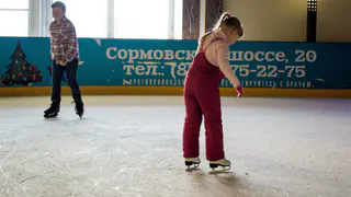 Первый залитый в Рязани каток начал таять