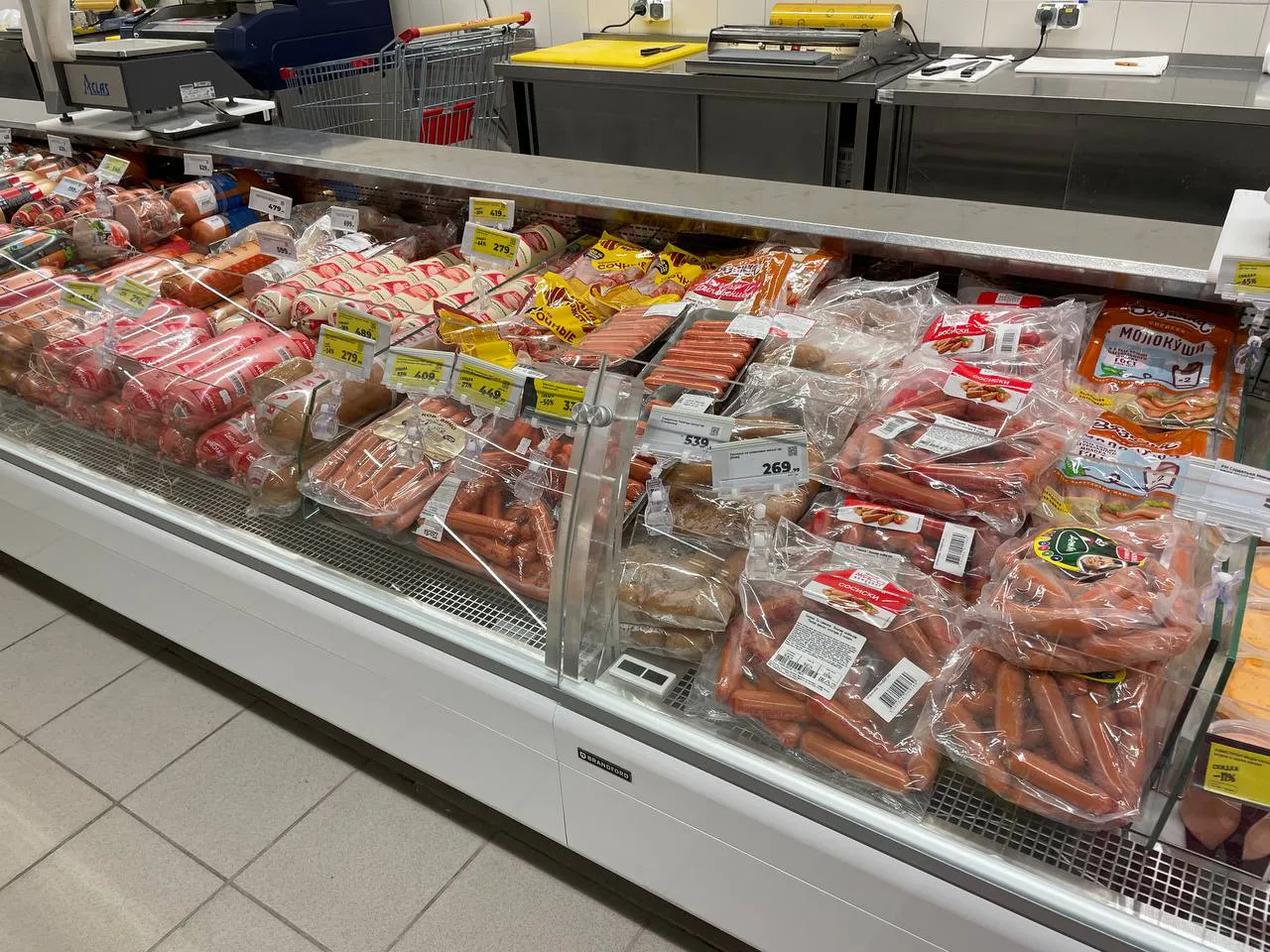Можно смело брать – там чистое мясо: Росконтроль назвал лучшие марки сосисок