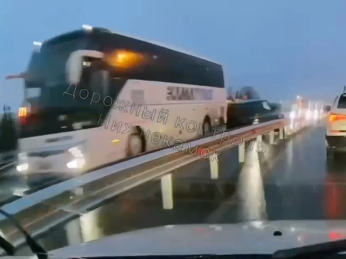 В Нижнекамске разыскивают свидетелей аварии с «Нивой» и автобусом «Ютонг»