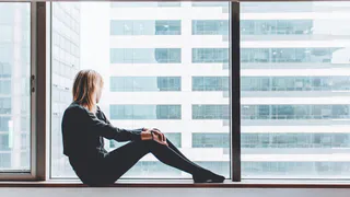 Как сэкономить на установке окон и дверей