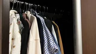 Простой лайфхак убрать катышки с одежды: метод, который обожают в Европе
