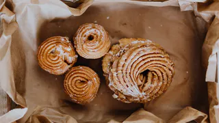 Вкусные домашние булочки Синнабон: пошаговый рецепт