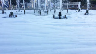 Фонтан на площади Победы внезапно вспенился