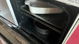 Я больше не включаю духовку на полную мощность. Простой трюк, который экономит деньги и делает выпечку идеальной