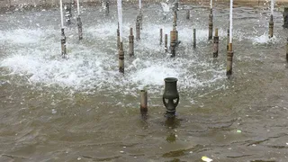 Воды зеленого цвета: рязанка пожаловалась на состояние фонтана на площади Победы