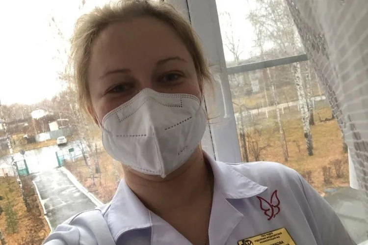"Работаем с шести утра до полуночи": 29-летняя врач из Челябинска лечит бойцов в ДНР