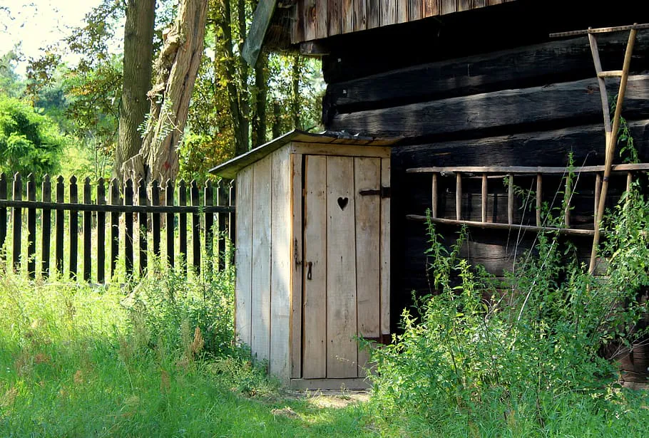 Выгребная яма на даче больше не переполняется: эффективный метод поможет всем