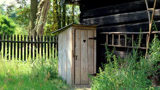 Выгребная яма на даче больше не переполняется: эффективный метод поможет всем