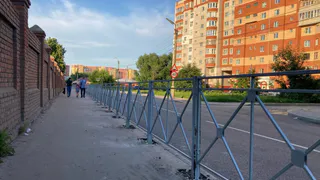 Больше заборов! На Татарской тротуар превратили в загон