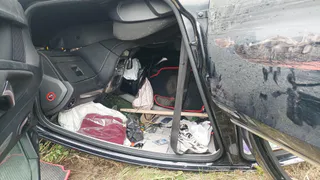 В Кольчугине таксист слетел в кювет при опасном обгоне, пострадала пассажирка