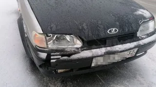 У АЗС под Брянском «ВАЗ» протаранил Volkswagen Touareg