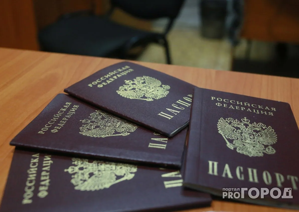 "Паспорта – первым": в Магнитогорске школьникам вручили их первый паспорт