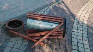 Вандалисты испортили урны и повредили скамейки на Фонтанной площади в Пензе