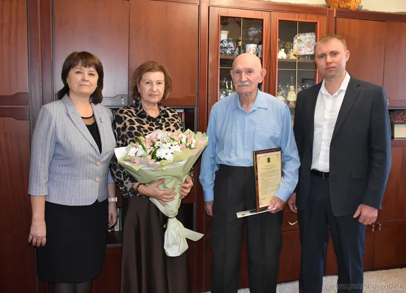 Пензенского ветерана ВОВ Виктора Городнова поздравили с 98-летием