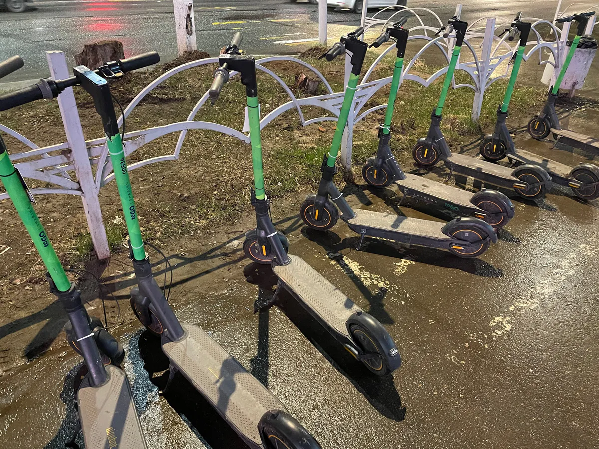 Челябинский урбанист вступился за самокатчиков и предложил уравнять их в правах с автомобилистами