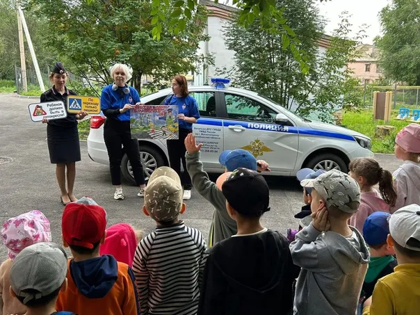 Магнитогорские полицейские оперативно отреагировали на опасную ситуацию с детьми на дороге