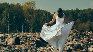 На свалке в Турлатове сыграли свадьбу