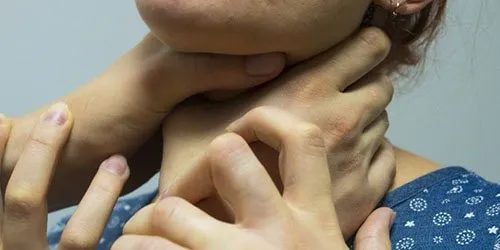 Пьяный житель Пензы душил свою жену и грозил ей убийством