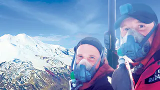 "Газ в топливных баллонах быстро заканчивался" - подробности перелета рязанца через  Эльбрус