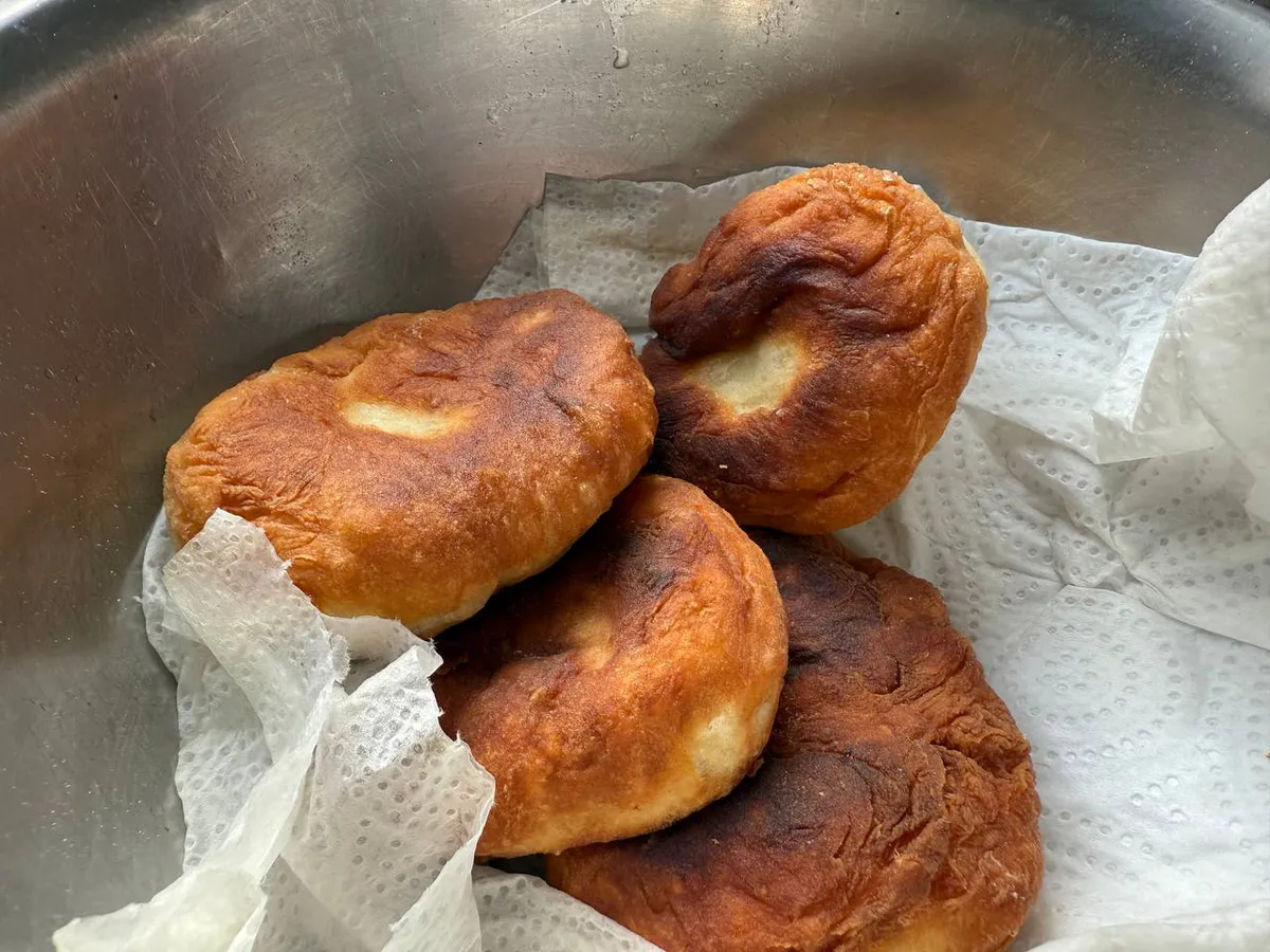 Стакан кефира и 1 яйцо – гора вкусных пирожков с начинкой за 15 минут: тесто, которое всегда получается