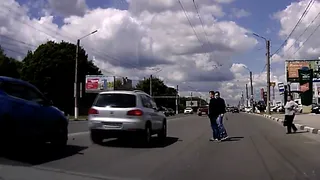Еще один водитель пожалел, что пропустил пешехода. Видео