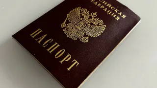 В Брянске юным жителям торжественно вручили первые паспорта