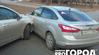 На улице Новосёлов столкнулись «Ситроен» и «Форд»