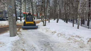 На улицы Коми коммунальные службы вывели ледокол
