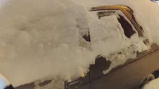 «Невозможно ни войти, ни выйти из транспорта»: рязанка пожаловалась губернатору на сугробы в Недостоево