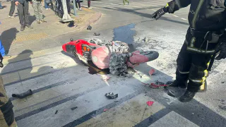 В центре Челябинска столкнулись авто и мотоцикл, возник пожар