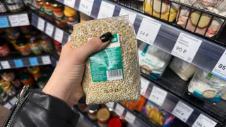 Вот так учат быстро варить перловку советские повара: читаю кулинарную книгу за 1952 г. Рассыпчатая, вкусная и варится быстро - 3 хитрости