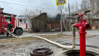 В Магнитогорске загорелась будка охраны: пострадал пожилой сторож