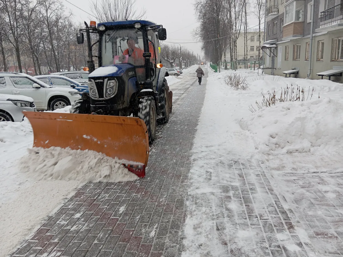 Нижнекамск готовится к зиме: техника на старте, реагенты в запасе