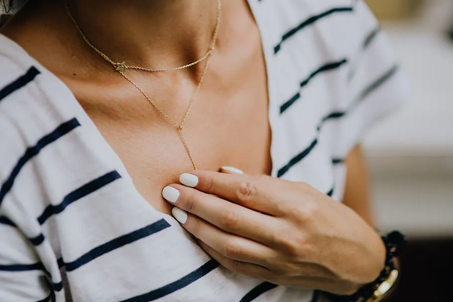 Как вернуть блеск золотым украшениям: эффективные методы очистки